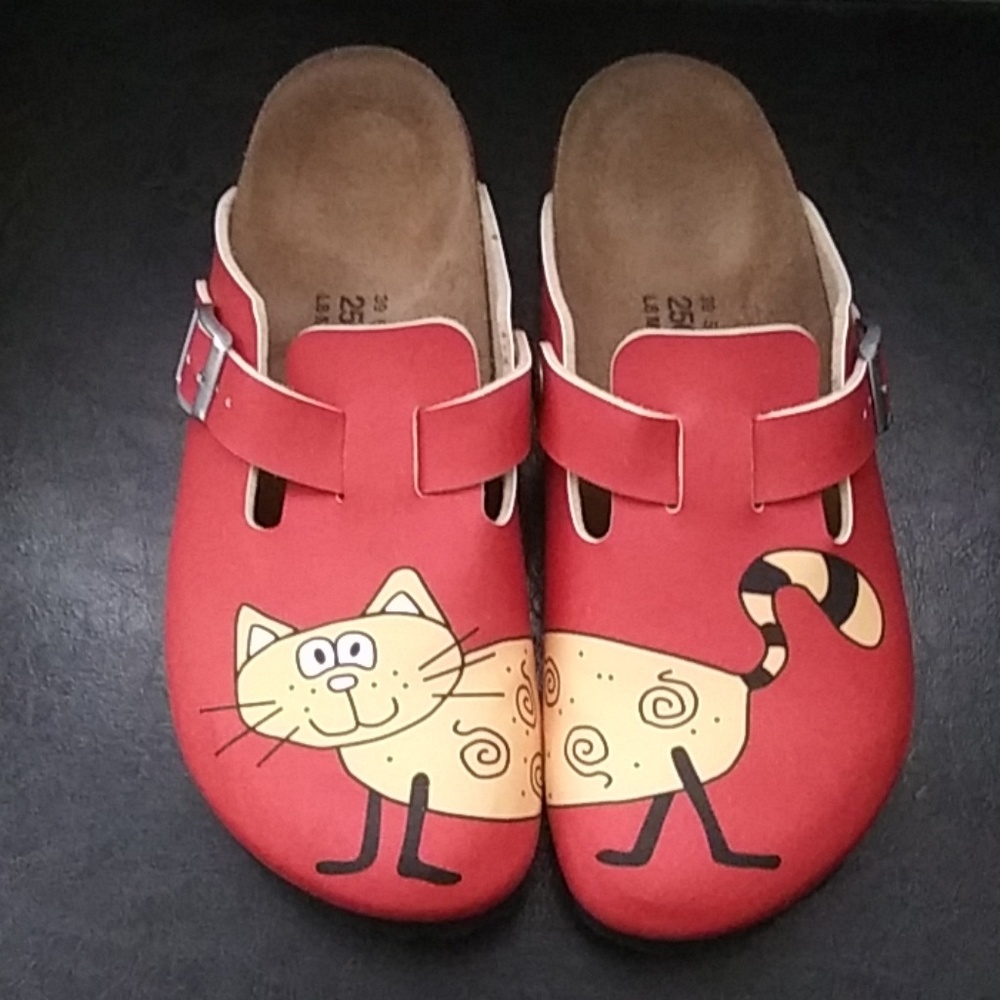 Birkenstock very confortable shoes.